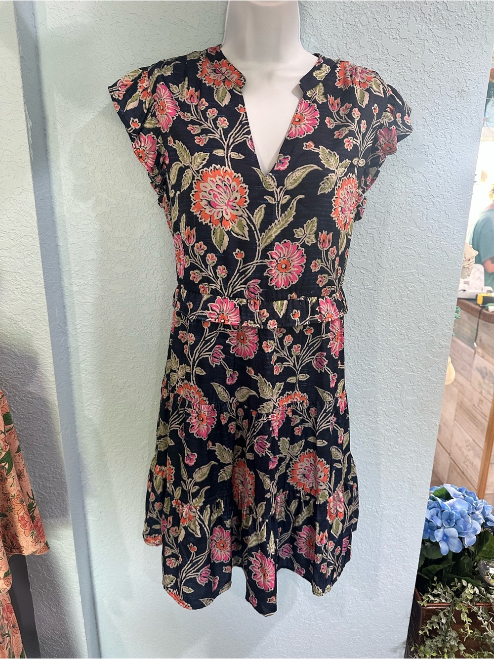 THML Navy Floral Print Tiered Ruffle Shift V Neck Dress Cap Sleeves Lined Small
